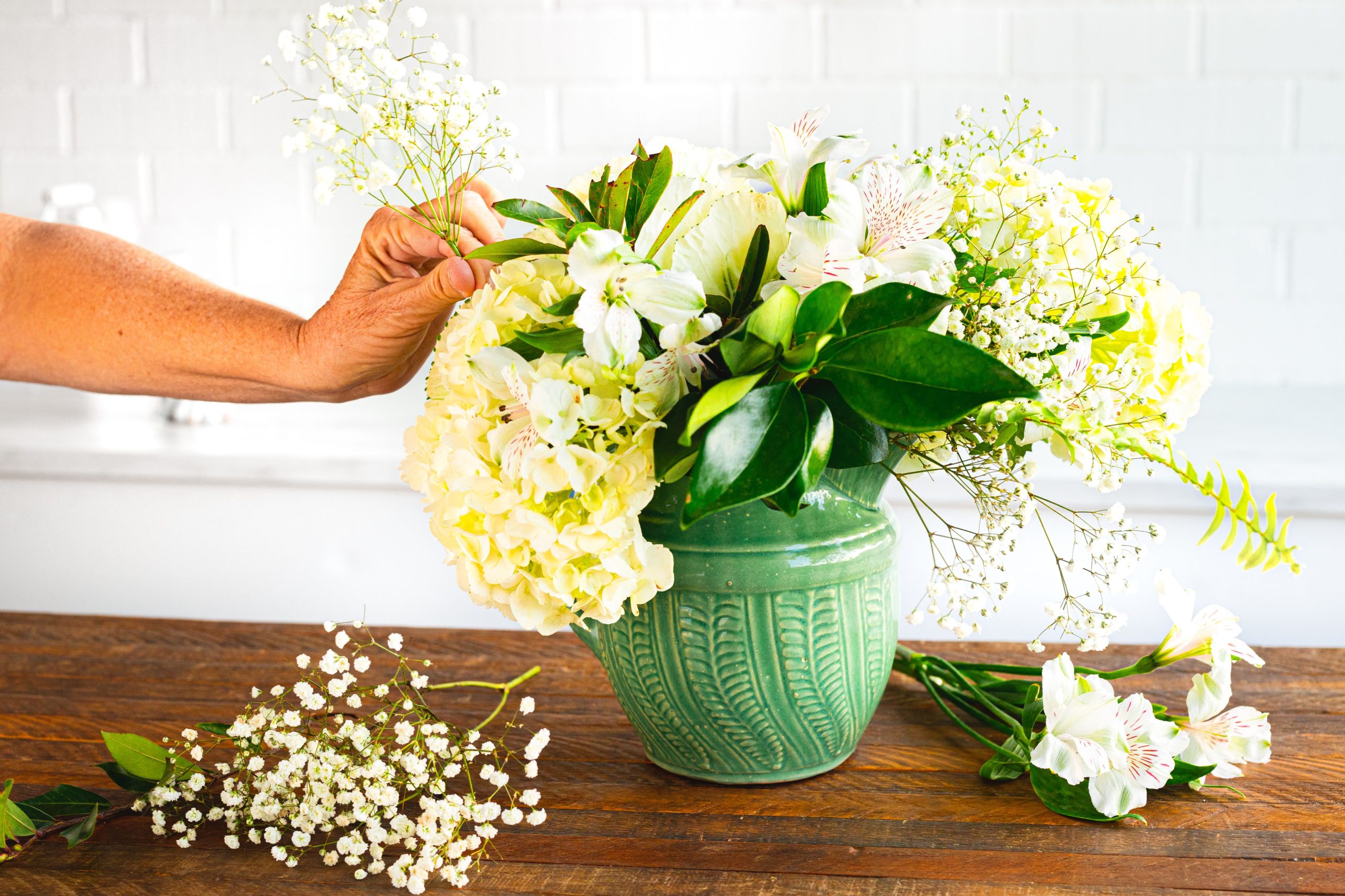 A Guide on DIY Flower Arrangement