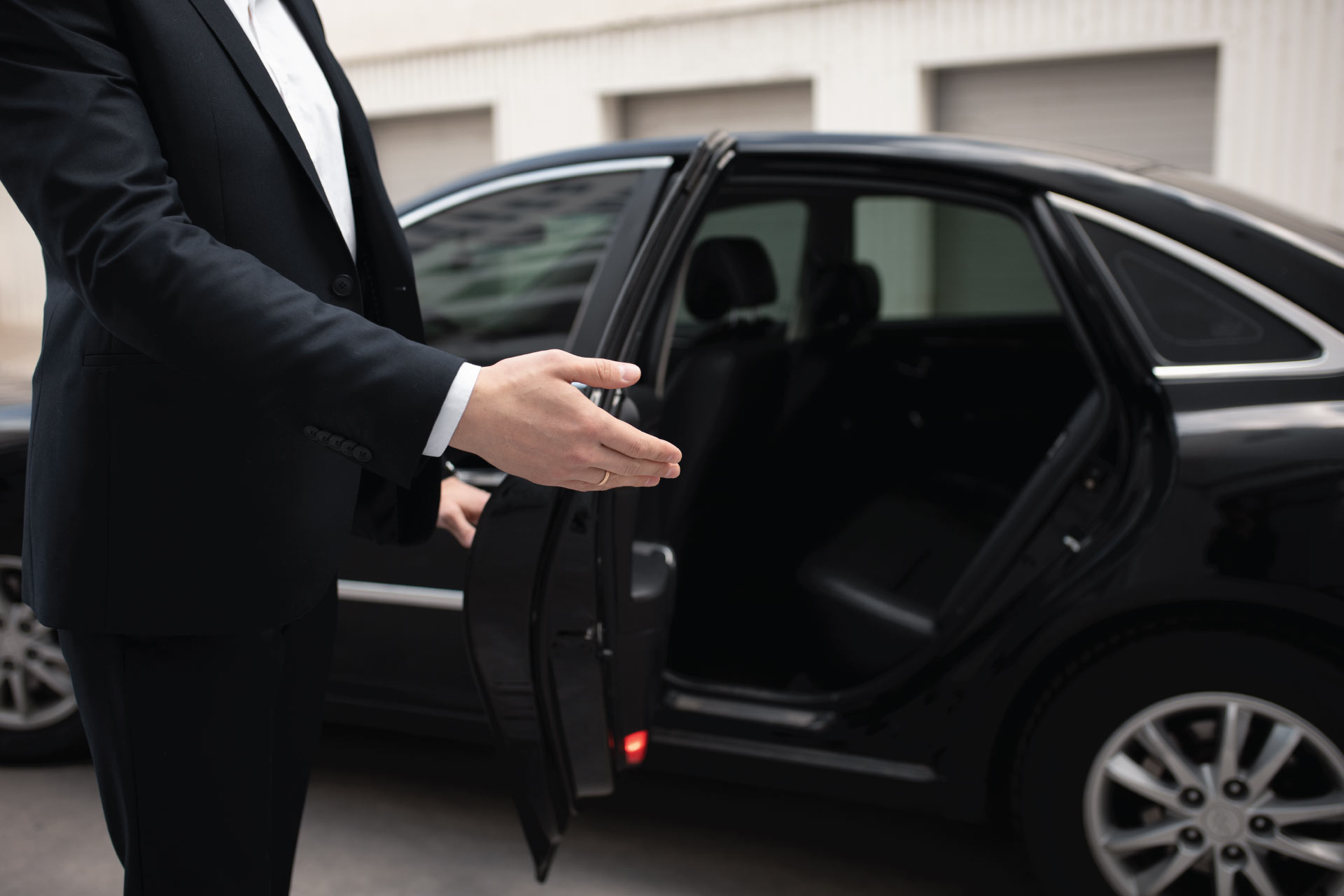 Elevate Your Business Travel: Luxury Car Services for Corporate Airport Transfers